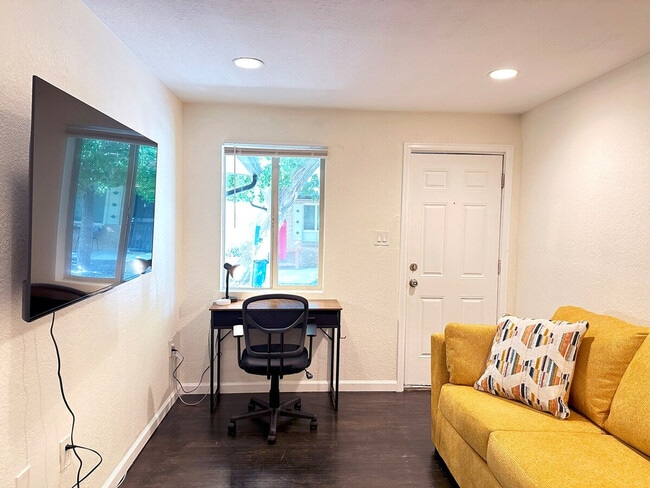 Building Photo - 1430 Pierce St