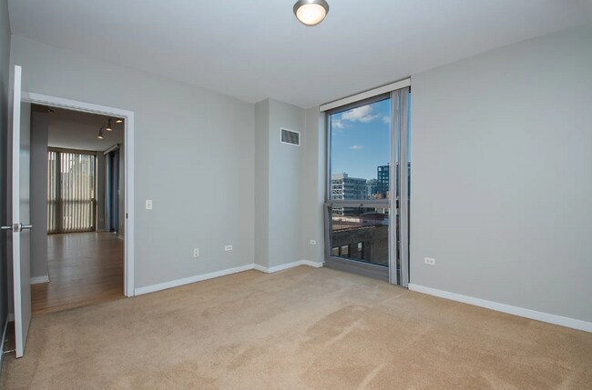 Photo - 301 W Ohio St Unit 1004