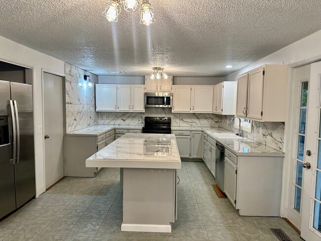 Building Photo - Updated 3bd/2BA South Suburbs Home with RV Parking, Large Yard & Garage
