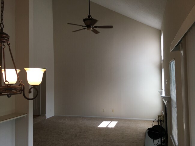 Photo - 19909 Henderson Rd Unidad M