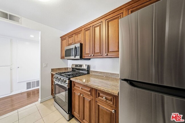 Photo - 909 Croft Ave