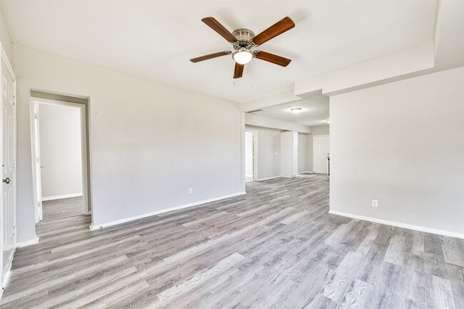 Photo - 424 S Broadway St