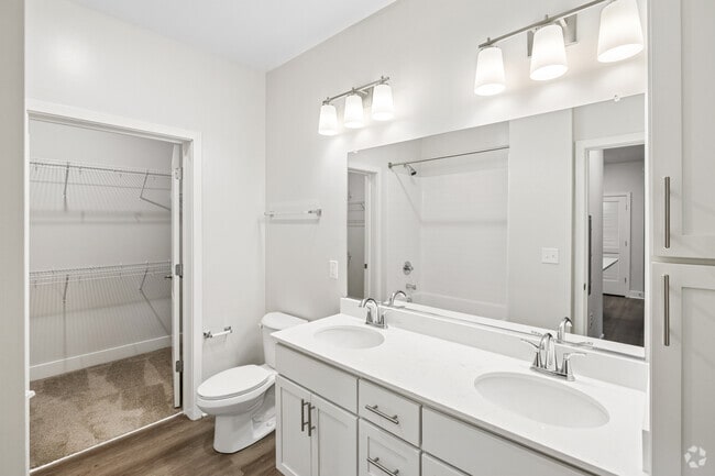 A28S-H - 1BR, 1BA - 892SF - Bathroom