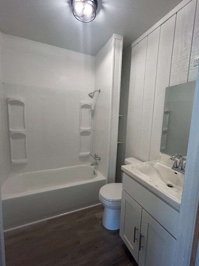 Building Photo - 302 Bynum St Rental