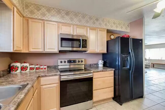 Photo - 15607 N 105th Dr