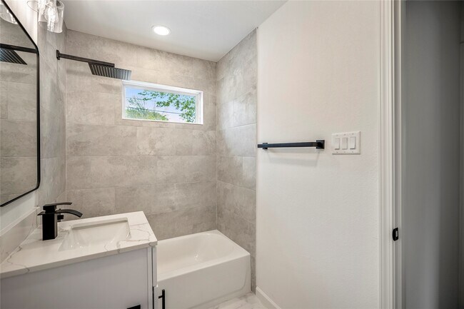 Photo - 3923 Alsace St