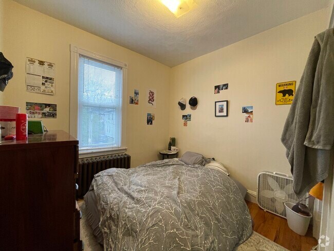 Building Photo - 65 Fairbanks St Unit #2 Rental