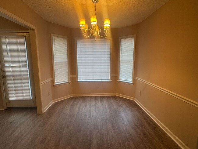 Photo - 1433 Milestone Dr