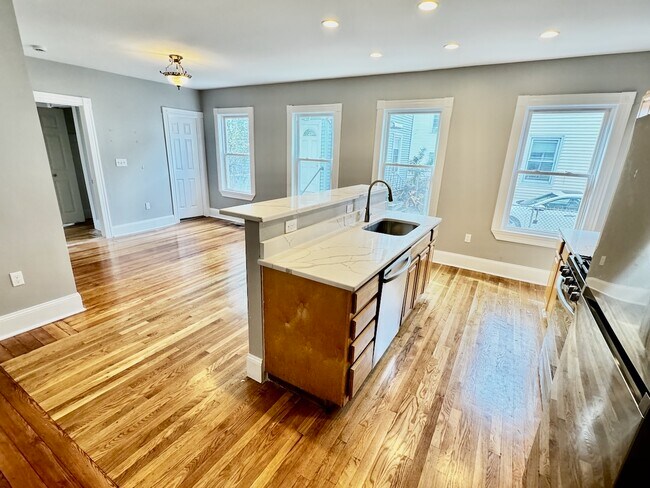 33 Adamson St