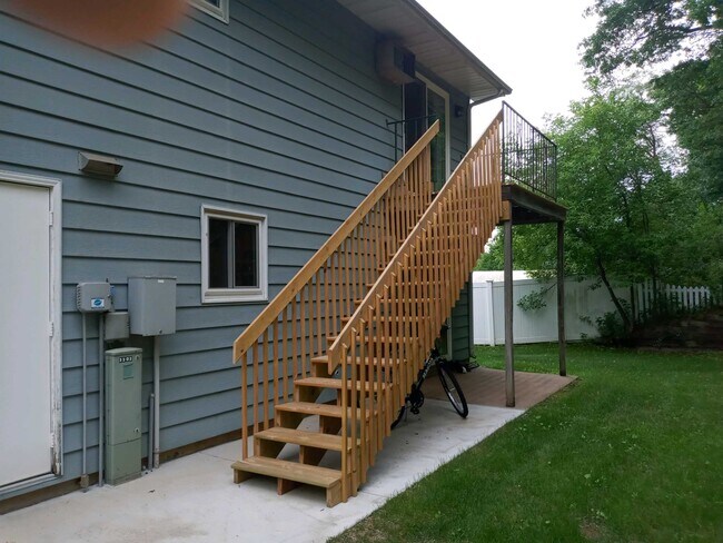 Deck/Outside Access - 3303 Woodside Ter Unit 2