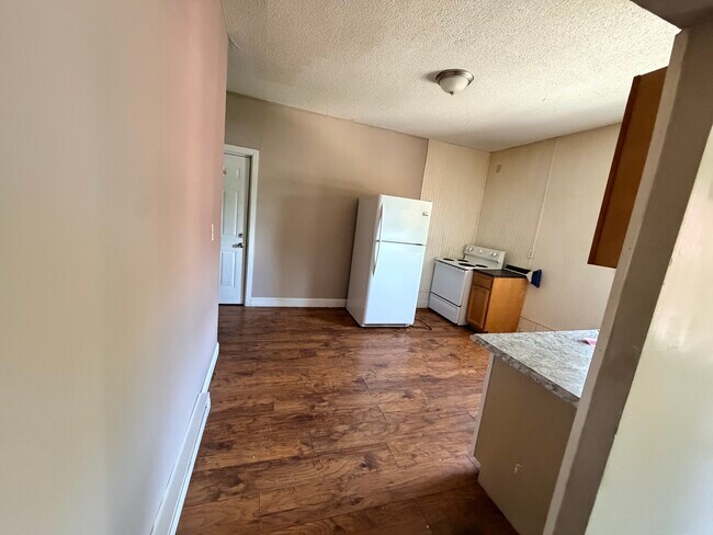 kitchen - 51 Seyms St Unit 2