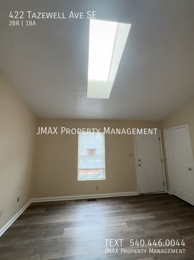 Photo - 422 Tazewell Ave SE