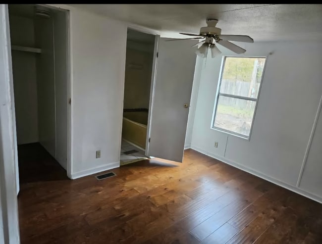 Photo - 410 Brown St