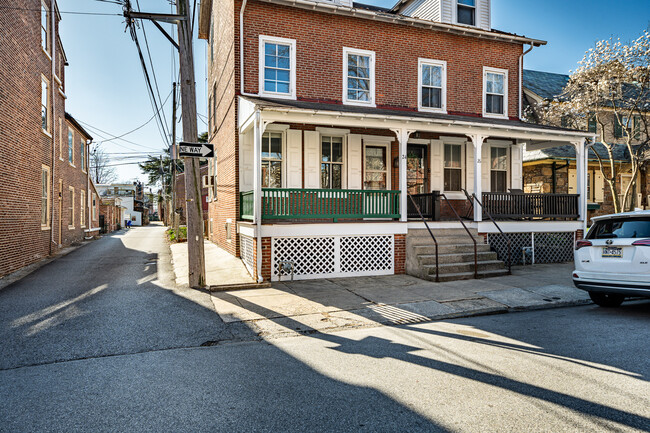 Photo - 24 W Miner St House