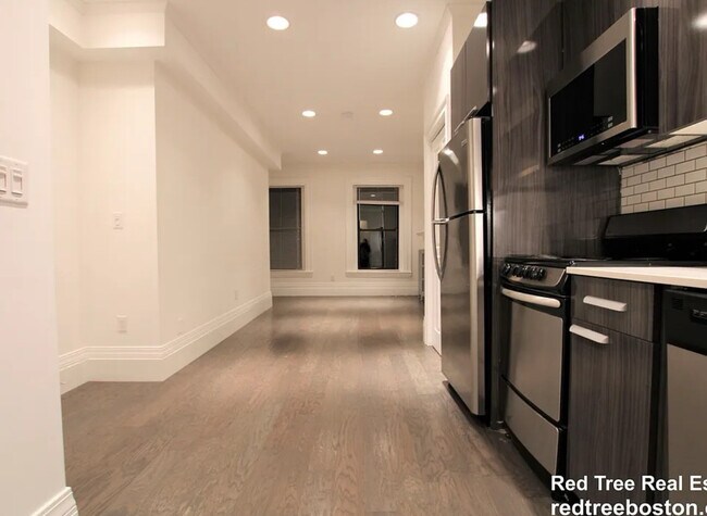 Building Photo - 252 Newbury St Unit 6 Rental