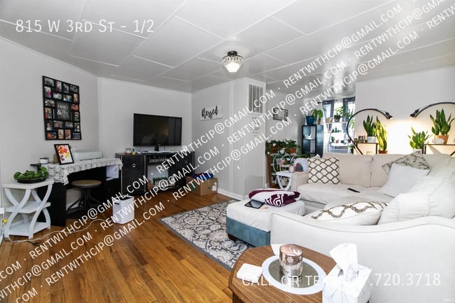 Building Photo - 815 W 3rd St Unit 1/2