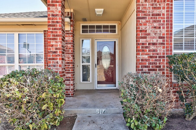 Photo - 517 Lone Oak Dr
