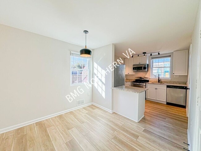 Photo - 3800 Edison St