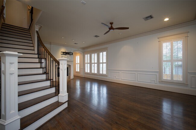 Photo - 842 W 22nd St