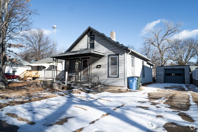 Building Photo - 2528 S 9th St Rental