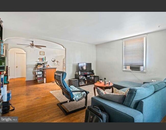 Área de estar - 312 S 49th St Unidad A