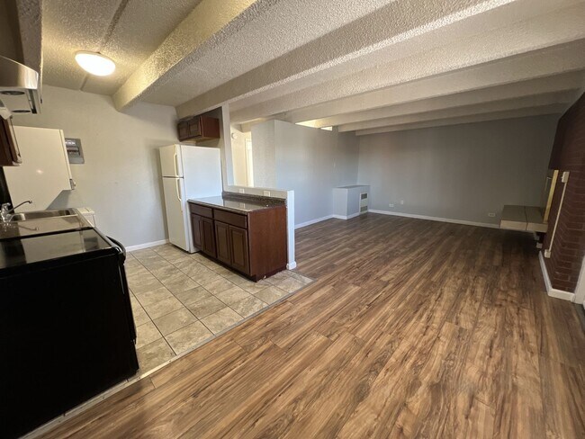 Photo - 2 Bedroom 1 Bathroom Apartment in Aurora Unit 307