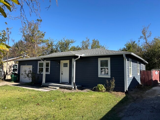 Building Photo - 1314 Dewberry St