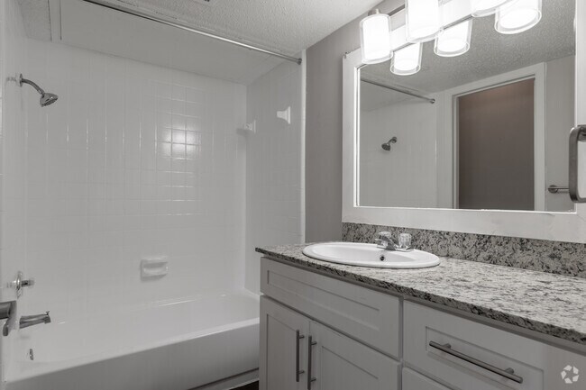 2BR, 1BA - 874SF - Bathroom