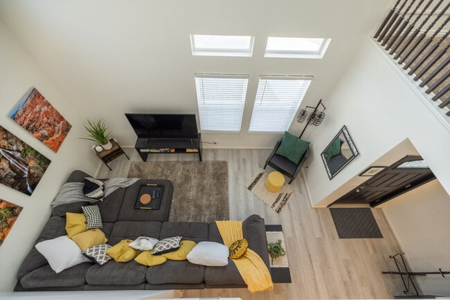 Photo - 924 Lowell Ave S Unidad SI ID1249884P