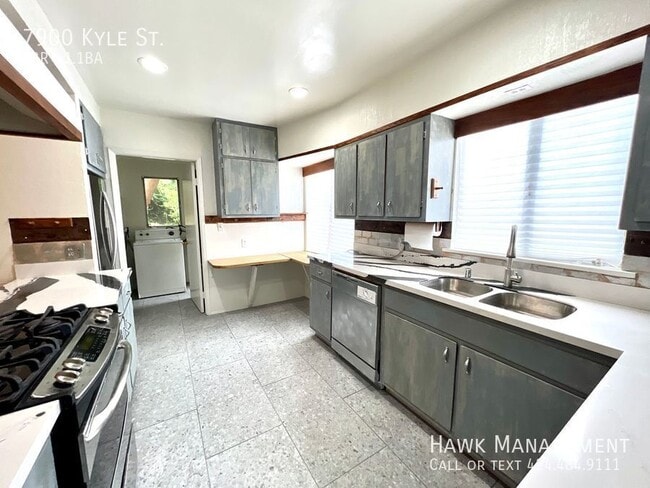 Photo - 7900 Kyle St