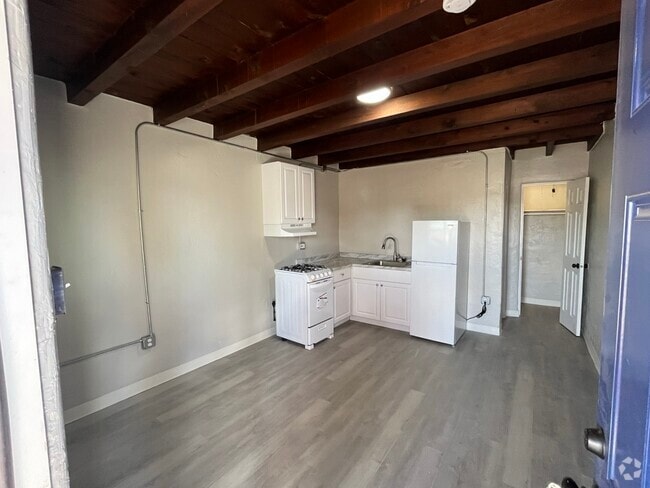 Apt. 11 Studio - 9317 Central Ave Rental