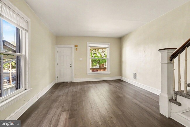Photo - 1851 Spencer St