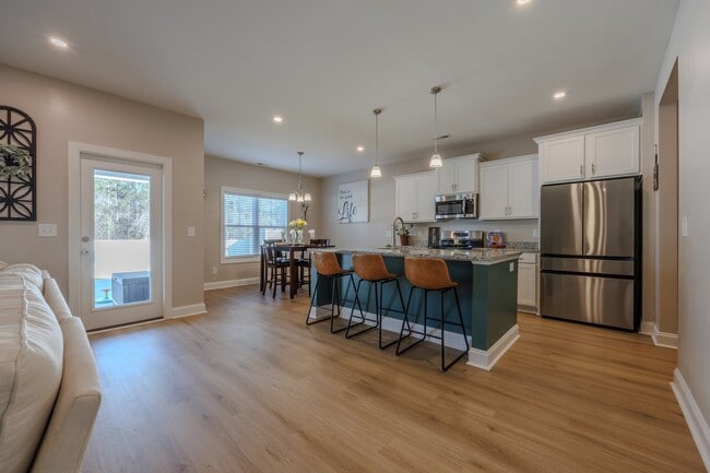 Photo - 328 Peeler Cir