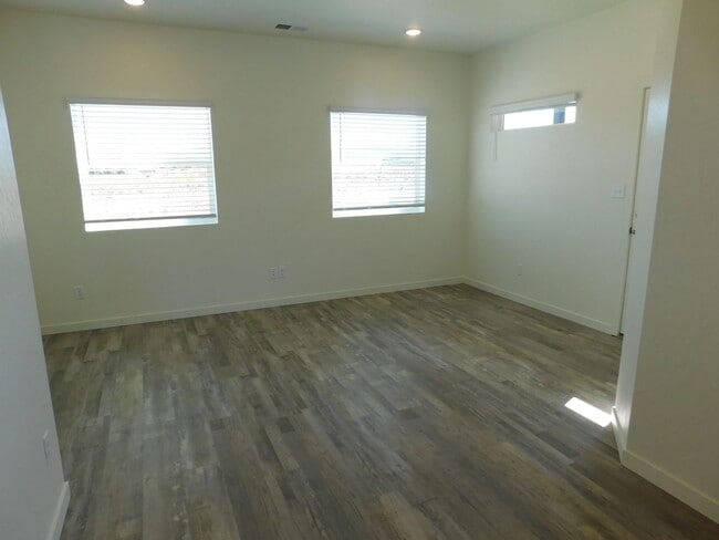 Photo - WALKING DISTANCE TO COMMUNITY