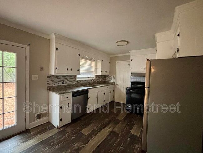 Photo - 2817 Meadowbrook Dr