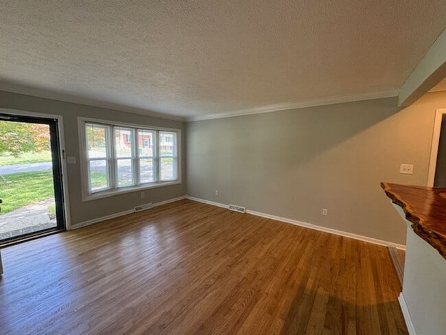 Photo - South AVL - 3/2 with Sunroom and Flex Space!