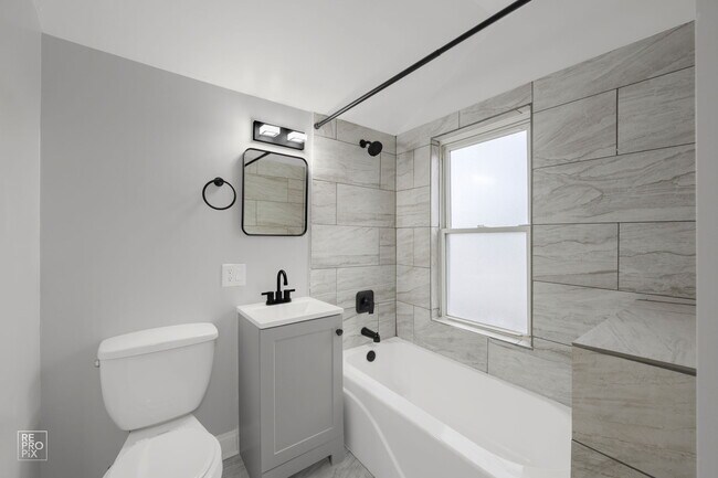 Photo - 2542 S Trumbull