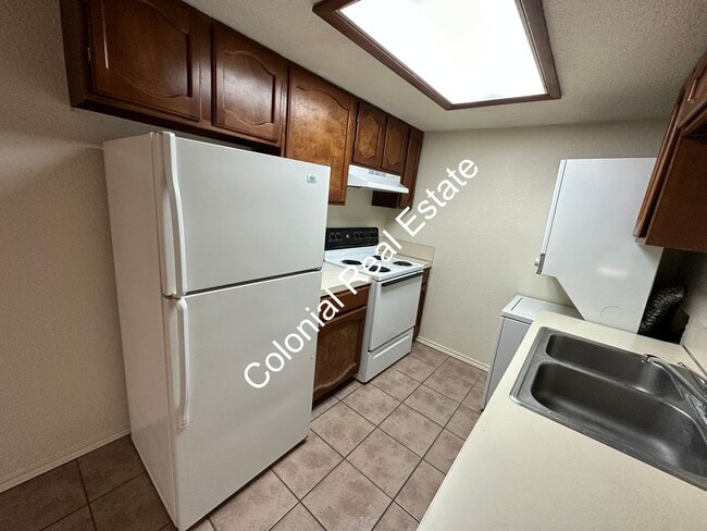 Photo - 714 Laurelwood Dr Unidad C