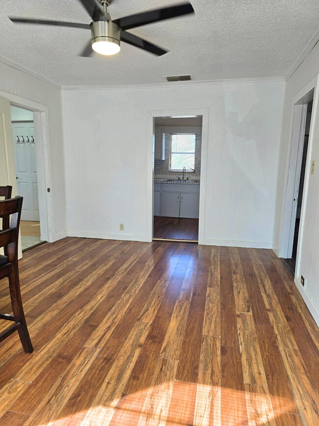 Photo - 315 Avenue J