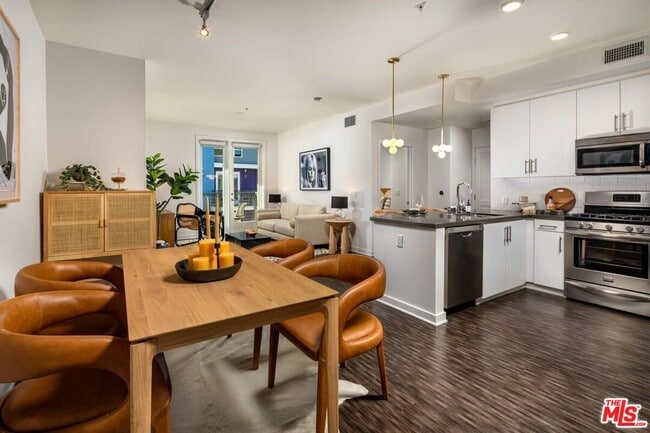 Photo - 1120 W 6th St Unit 2151