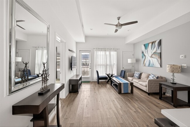 Building Photo - 1207 Grand W Blvd Unit 1J