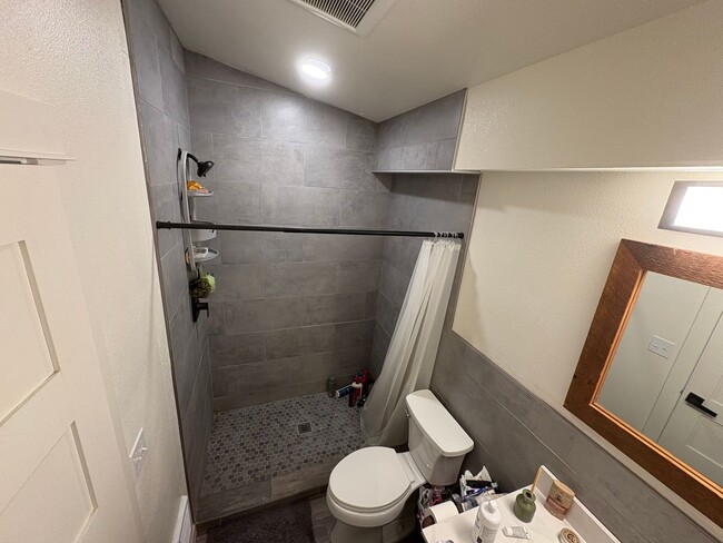 Photo - 216 E 7th St Unidad 216 E 7th St. - #1