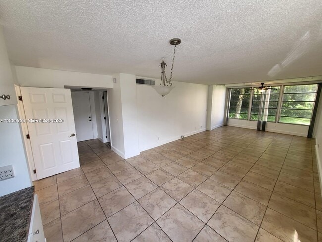 Photo - 9440 Live Oak Pl Unit 201