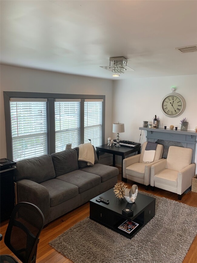 Photo - 1546 Lombardy St