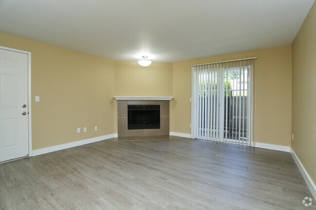 1BR, 1BA - 640 SF