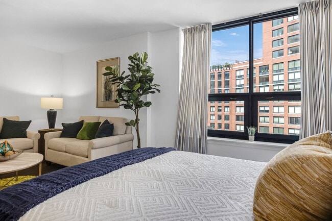 Studio Bedroom - Battery Park by Sunrise