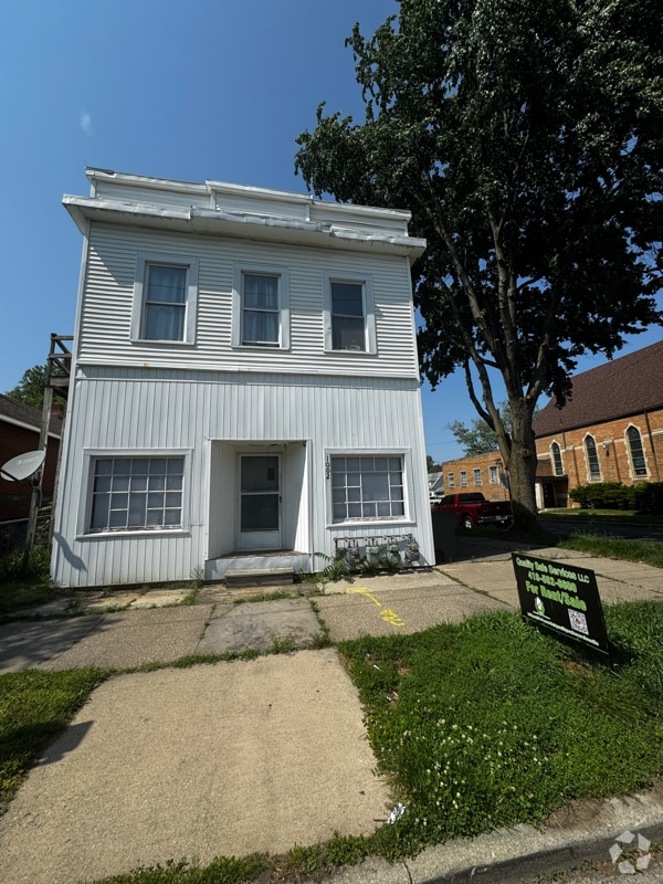 Building Photo - 1002 Prouty Ave Rental