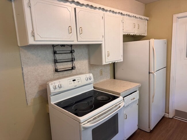 Photo - Moore Schools, 3 bed 1.5 bath with fenced yard and new paint1