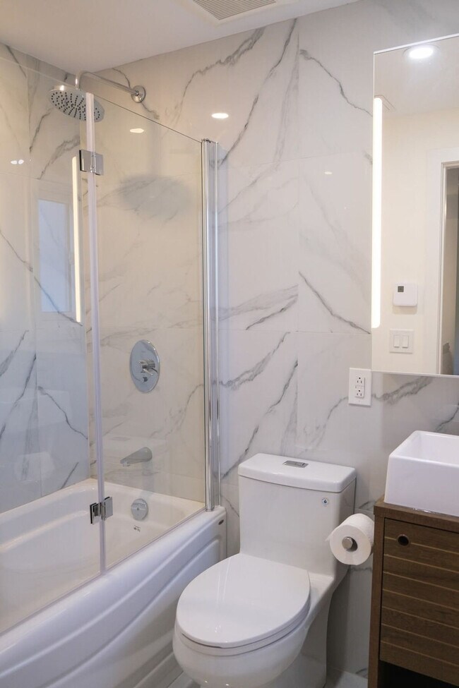 Photo - 1755 R. Saint-Denis Unit FL4-ID1319146P