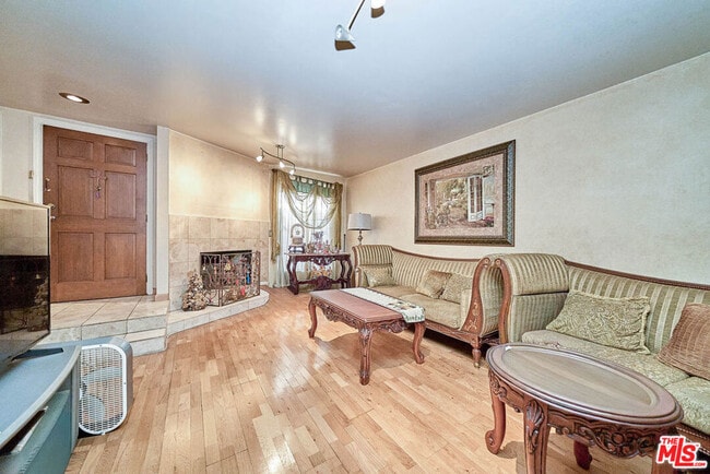 Photo - 219 N Isabel St